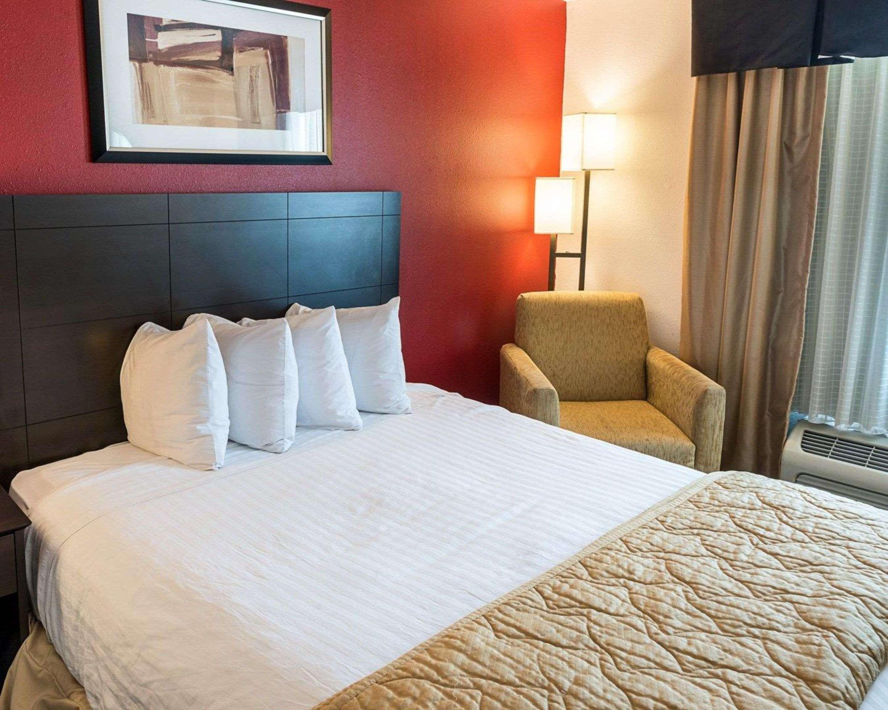 Quality Inn Бруклин-Сентер Экстерьер фото
